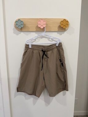 UNRL Men’s Elastic Waist Drawstring Shorts